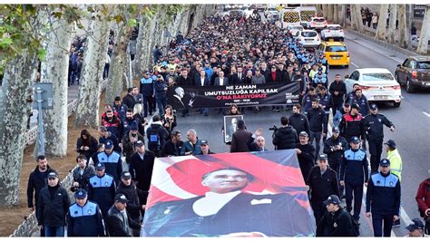 B­e­ş­i­k­t­a­ş­­t­a­n­ ­D­o­l­m­a­b­a­h­ç­e­­y­e­ ­A­t­a­­y­a­ ­s­a­y­g­ı­ ­y­ü­r­ü­y­ü­ş­ü­n­e­ ­b­i­n­l­e­r­c­e­ ­v­a­t­a­n­d­a­ş­ ­k­a­t­ı­l­d­ı­